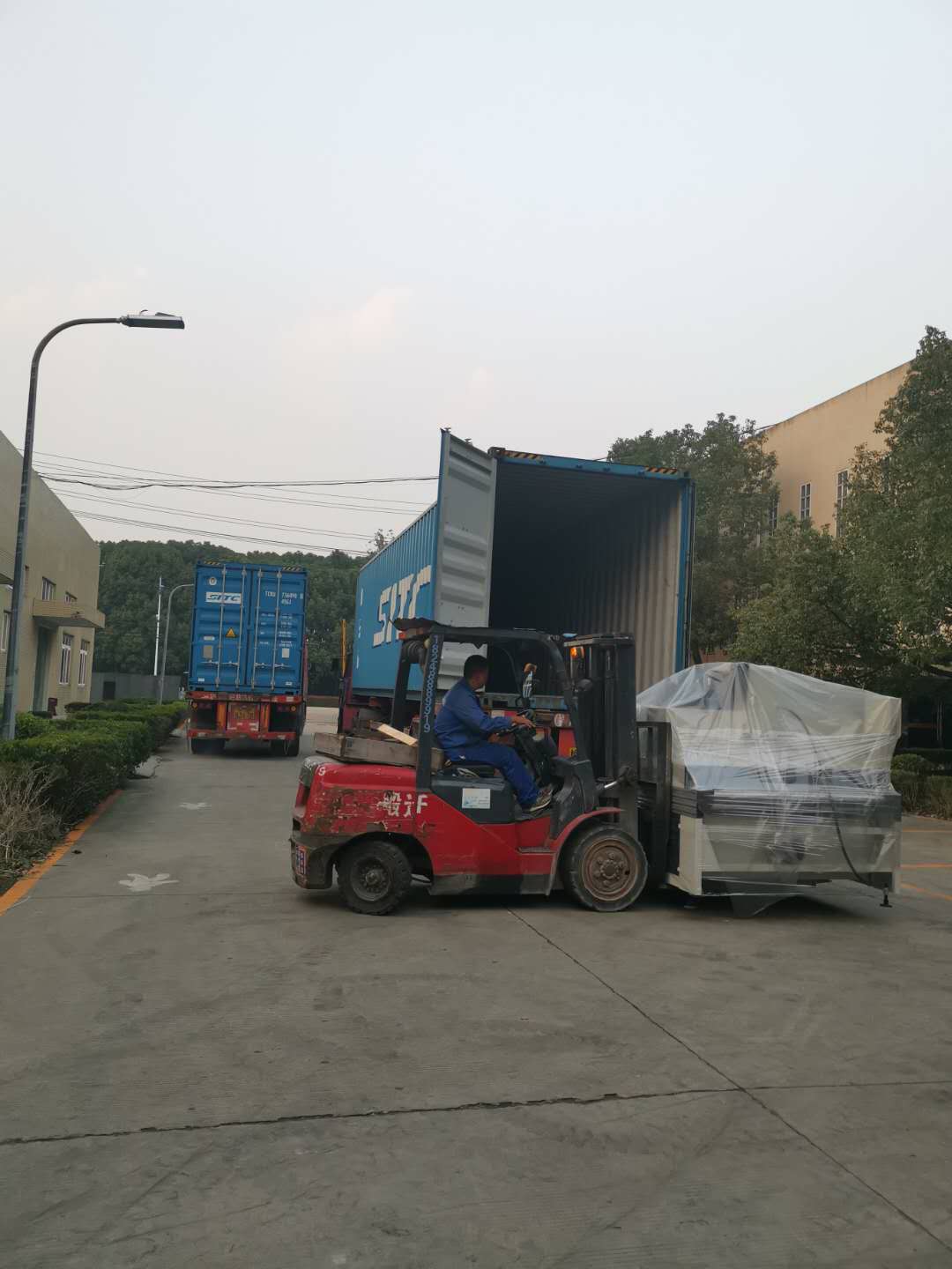 出口滾涂設(shè)備裝運